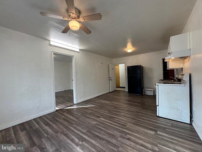 Building Photo - 222 Long Ln