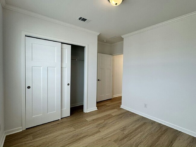 Building Photo - 3070 SW 108th Pl