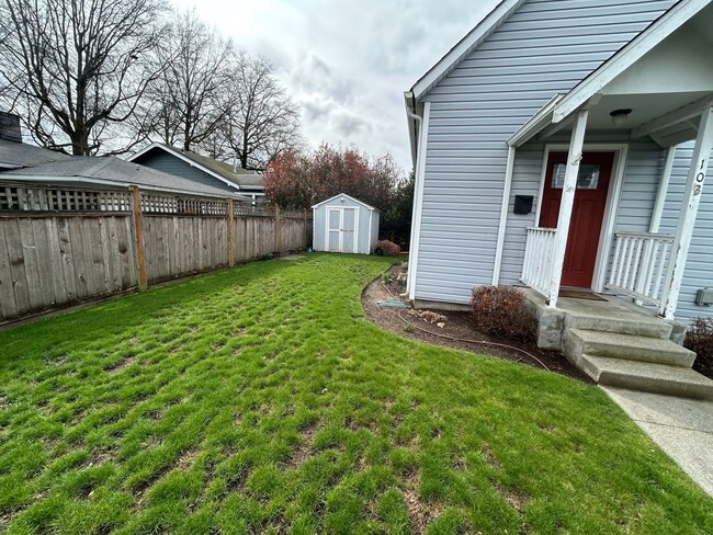 Building Photo - 900 Front St