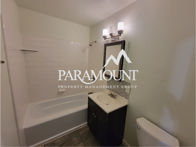 Building Photo - One Bedroom Waterfront Oasis!!!