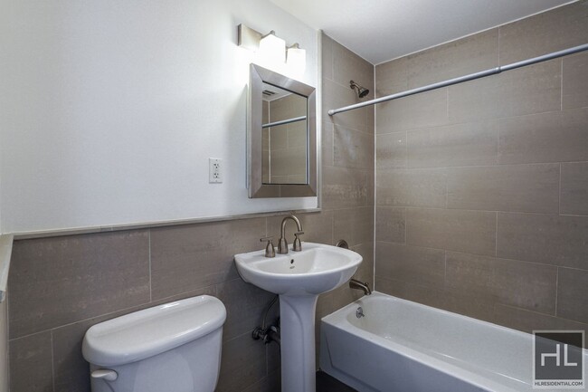 Building Photo - 721 Flushing Ave