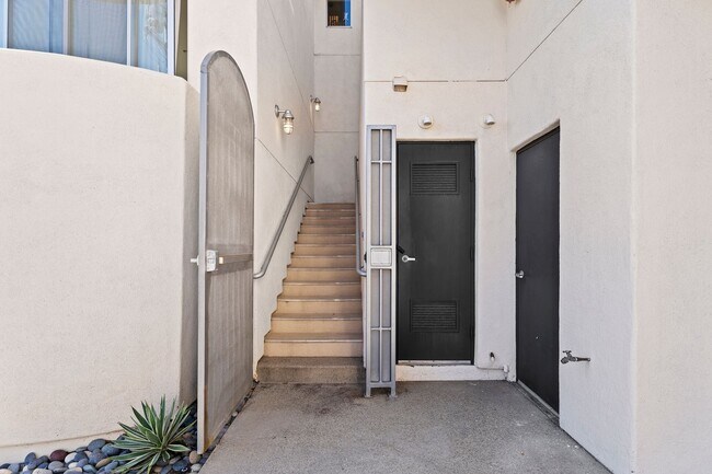 Building Photo - 631 3rd St