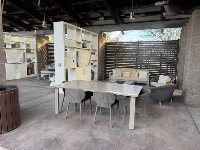 Building Photo - Chandler Luxury Townhome