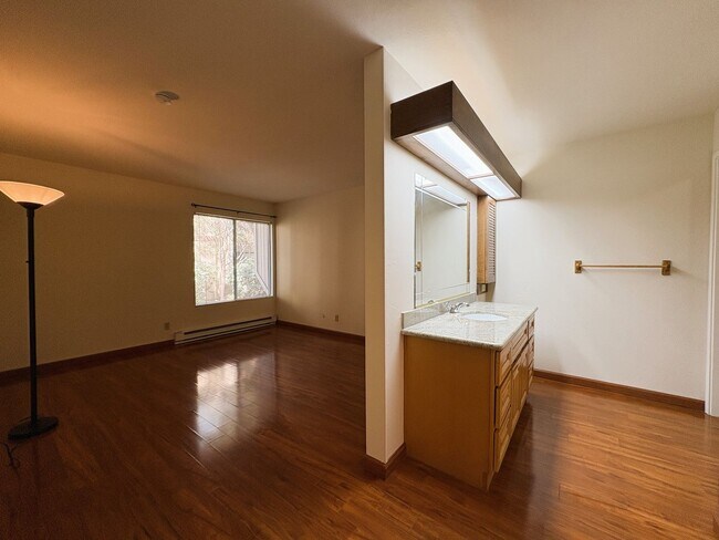 Building Photo - Charming 2BR/2BA Condo Steps from Downtown Mountain View