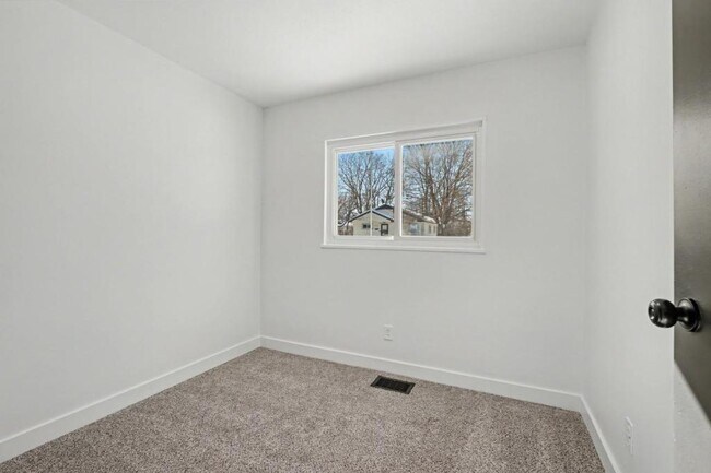 Building Photo - 4601 Curundu Ave