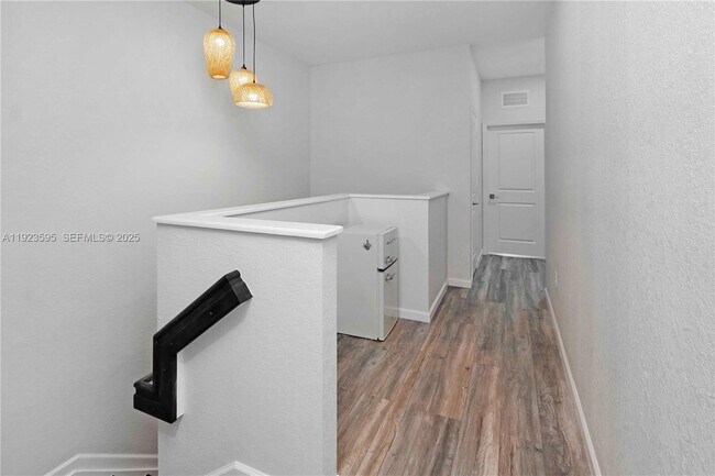 Building Photo - 1458 SE 26th Ave