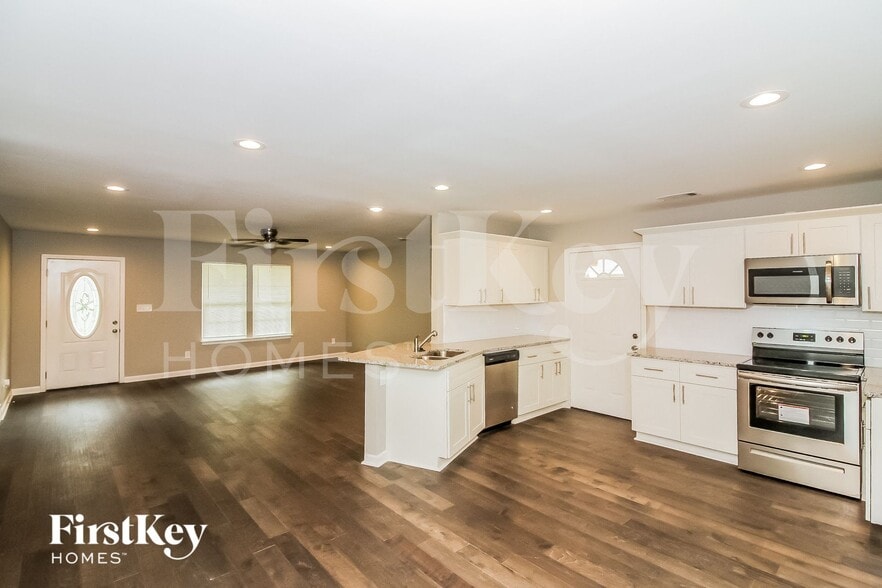 Building Photo - 6301 Green Grove Dr