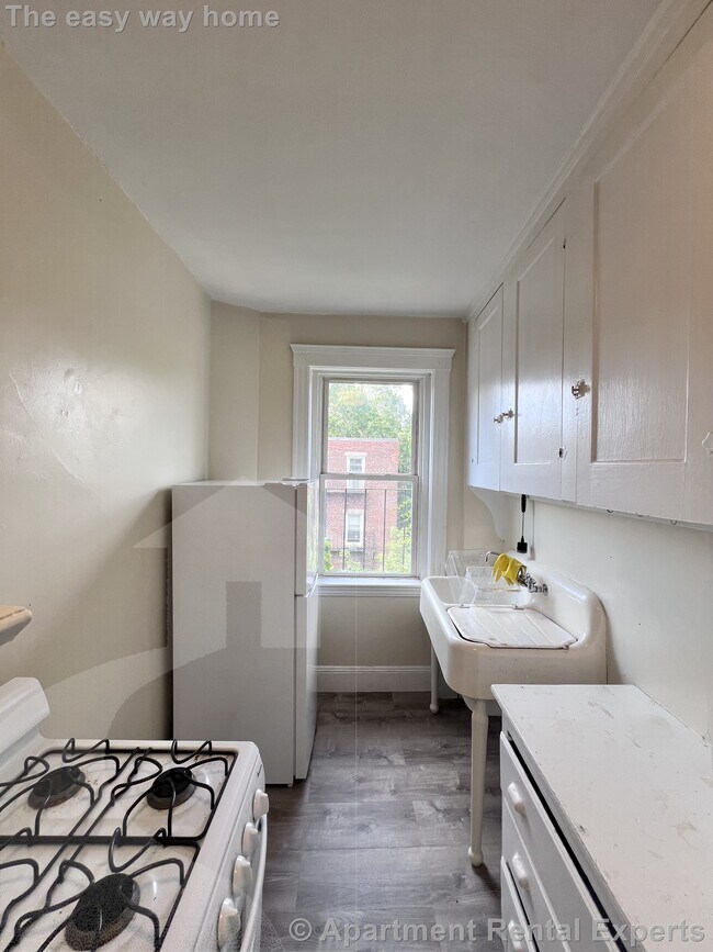 Building Photo - 15 Linnaean St