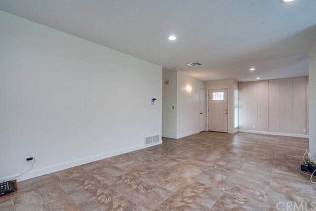 Building Photo - 650 W Florence Ave