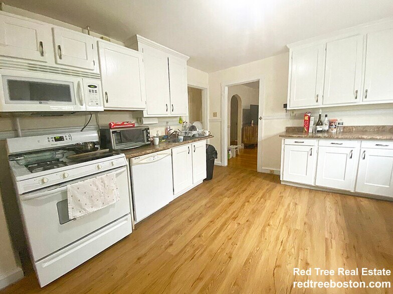 Building Photo - 359 Market St