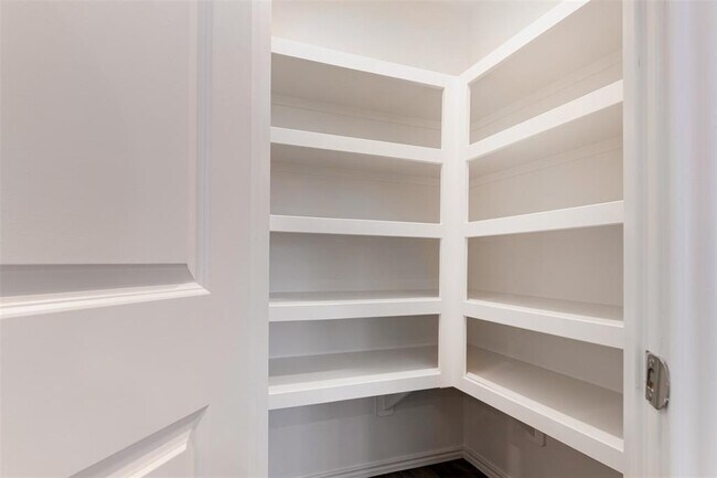 Building Photo - 4302 Freya Pointe Dr