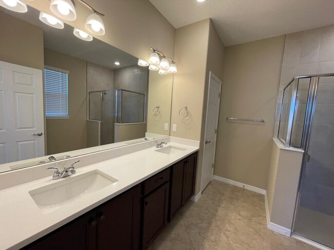 Building Photo - ***Move-In Special: 2 Weeks Free Rent! | B...