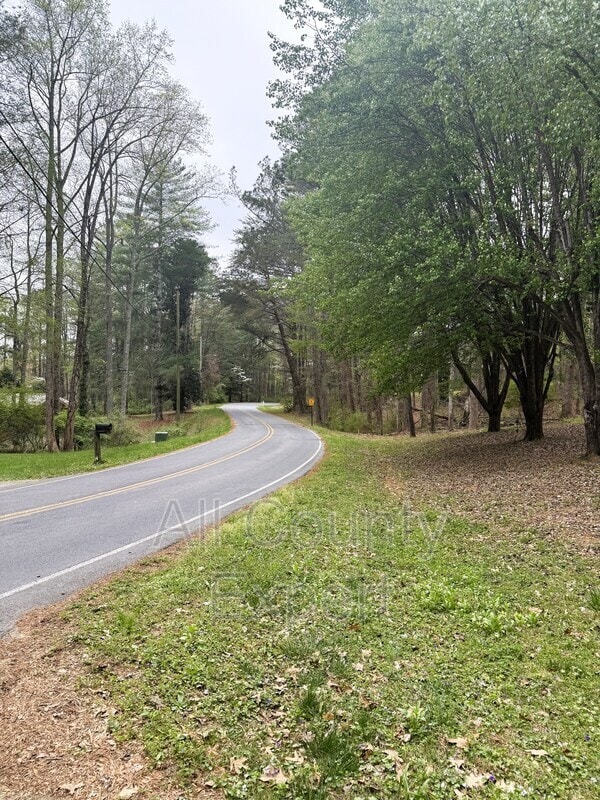 Building Photo - 261 Ridgewood Rd