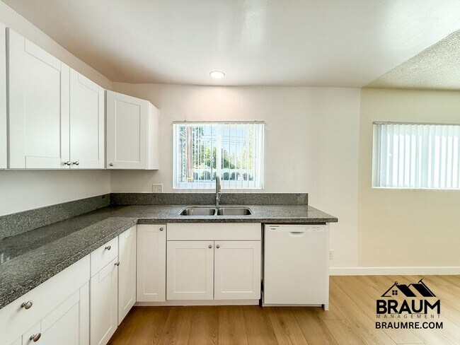 Building Photo - 13115 Oxnard St