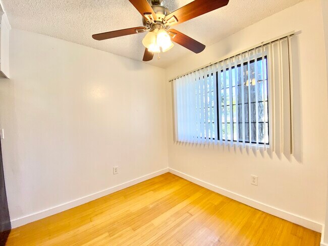 Building Photo - 9801 Tabor St