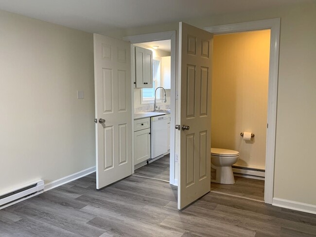 Building Photo - Newly renovated 4 bed/2.5 bath single fami...