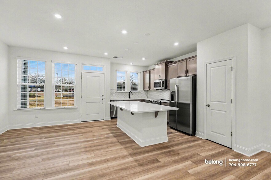 Building Photo - 2911 Herringbone Rd