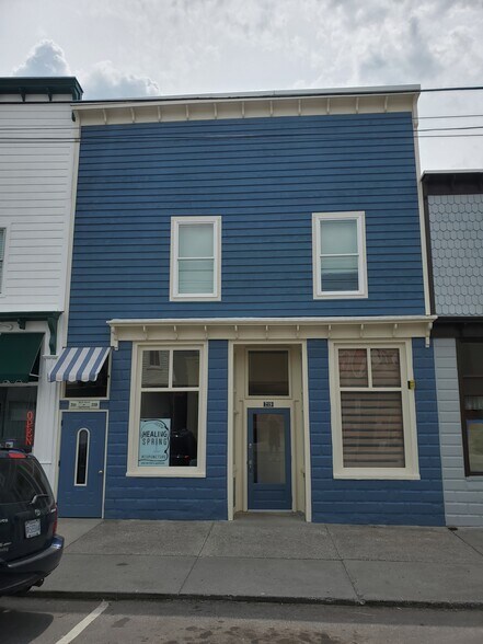 Upstairs apartment - 219 Main St