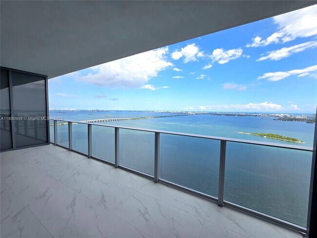 Building Photo - 700 NE 24th St