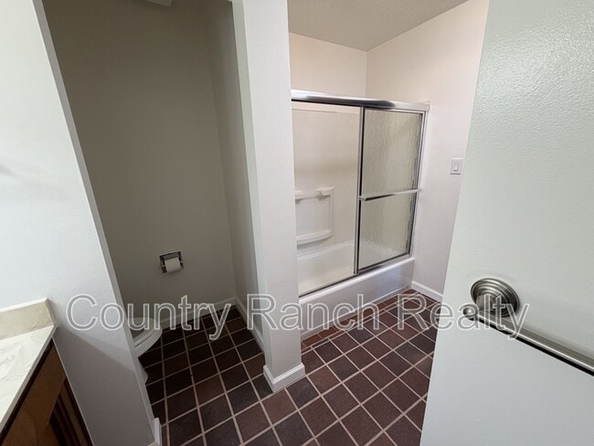 Building Photo - 1044 Paradise Dr