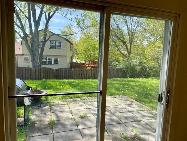 Building Photo - 401 Castlewood Ln