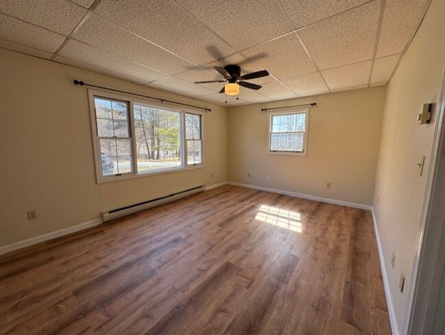 Building Photo - Private 1 Bedroom/ 1 Bath Apartment