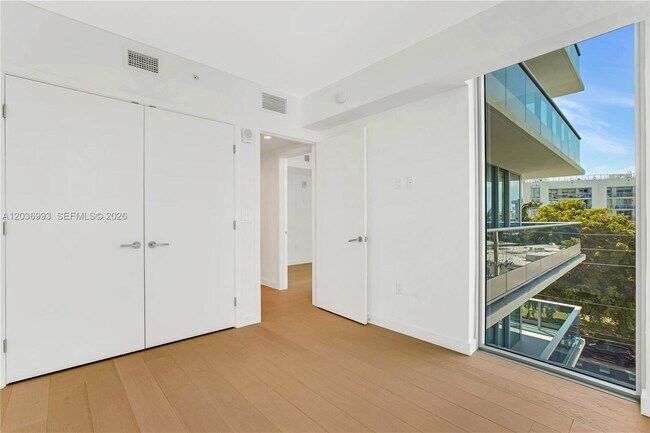 Building Photo - 9221 E Bay Harbor Dr