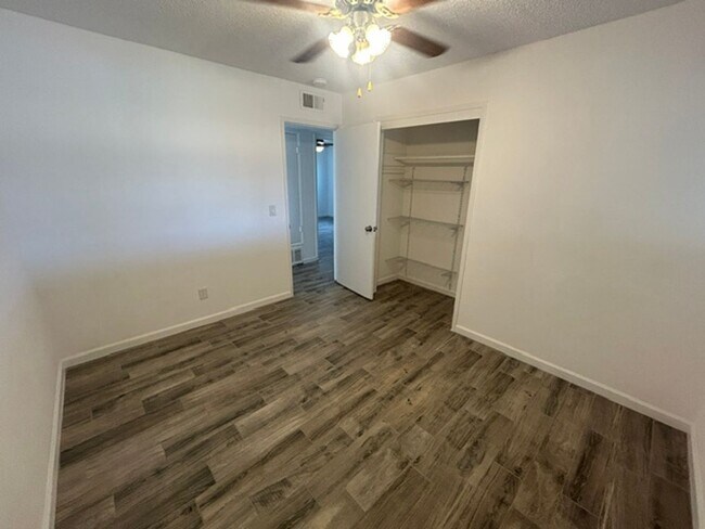 Building Photo - 4030 W Ashland Ave