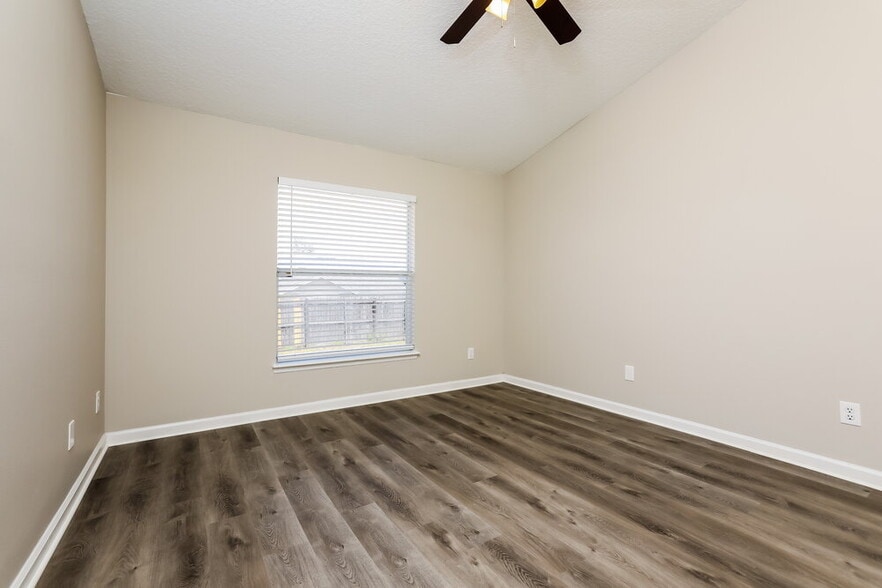 Building Photo - 371 Snowshoe Ct