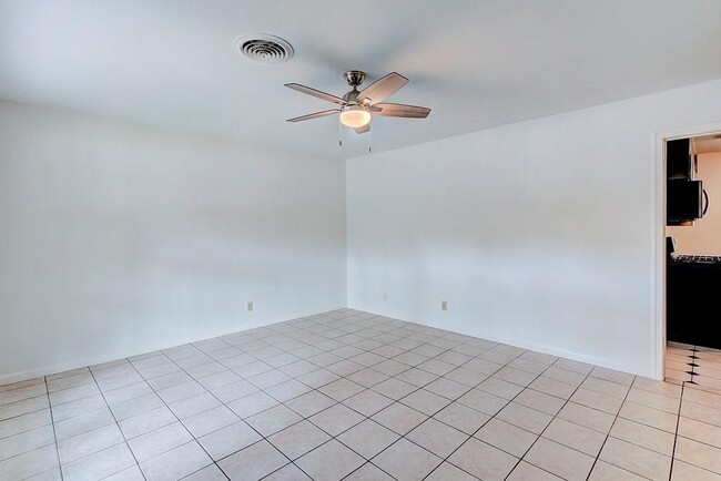 Building Photo - 202 Prairie Dell Ave