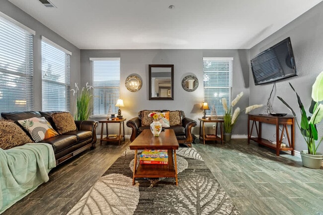 Building Photo - 1107 Shadowcrest Ln