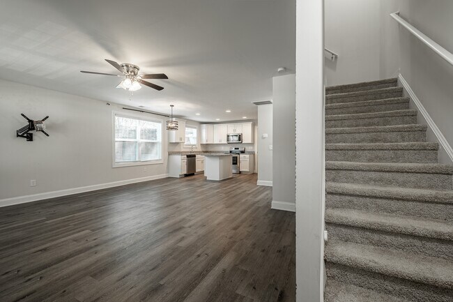 Building Photo - 1209 Gaston Ave