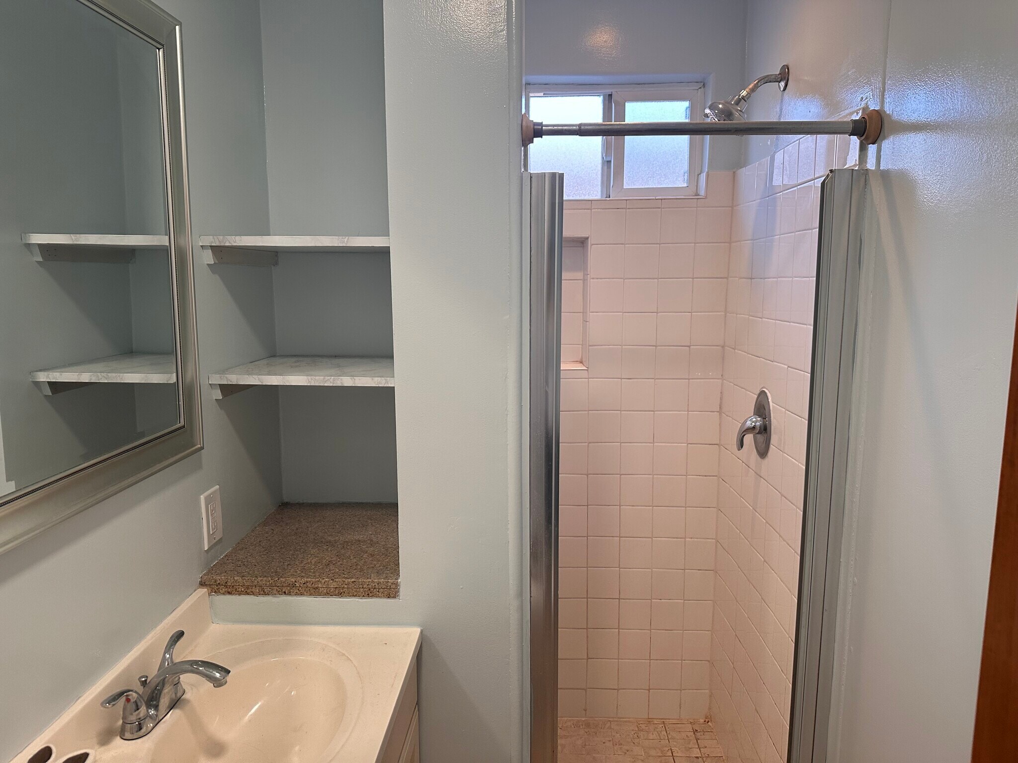 Building Photo - 1023 E 67th St