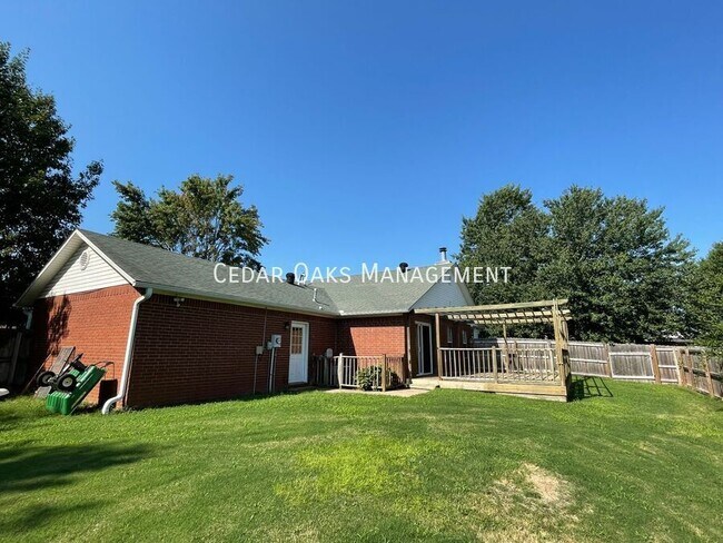 Building Photo - 1474 N Caddo Ave