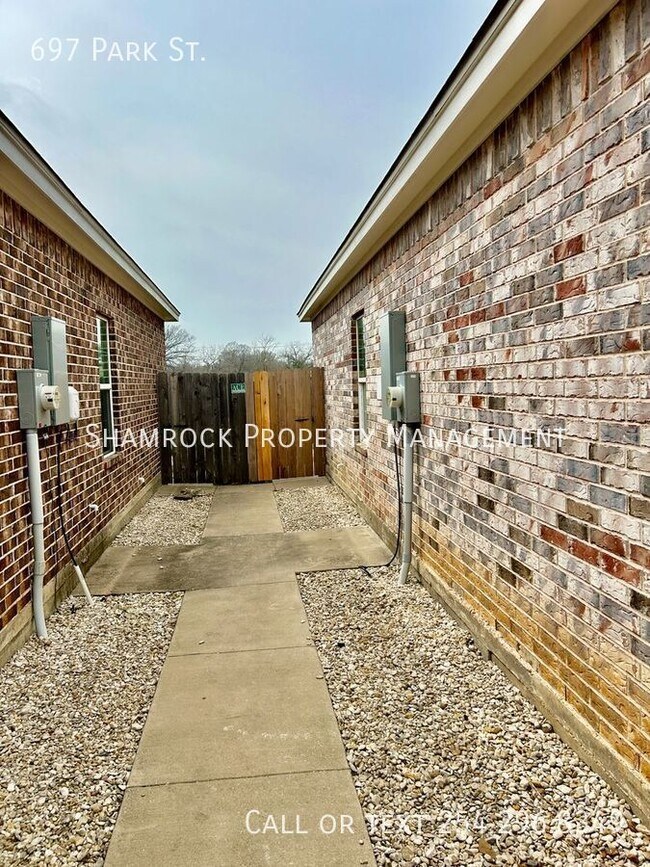 Building Photo - McGregor Springs Square Addition