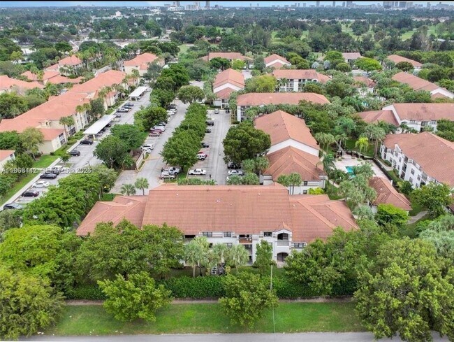 Building Photo - 570 S Park Rd