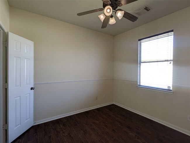 Building Photo - 711 Rock Creek Ct