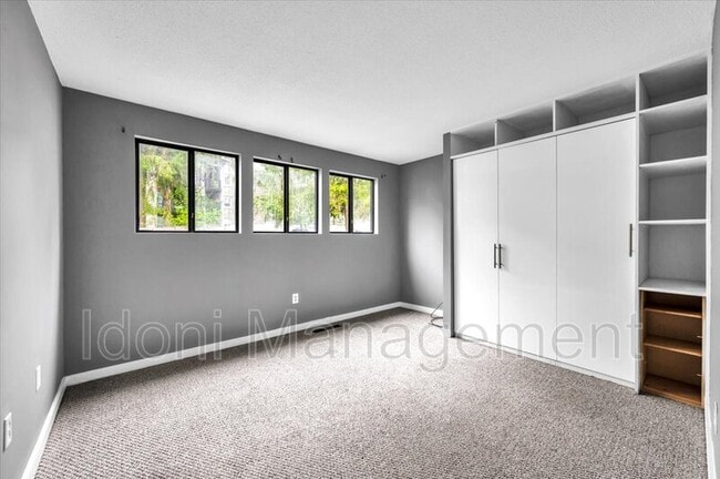 Building Photo - 78 Shepards Knoll Dr