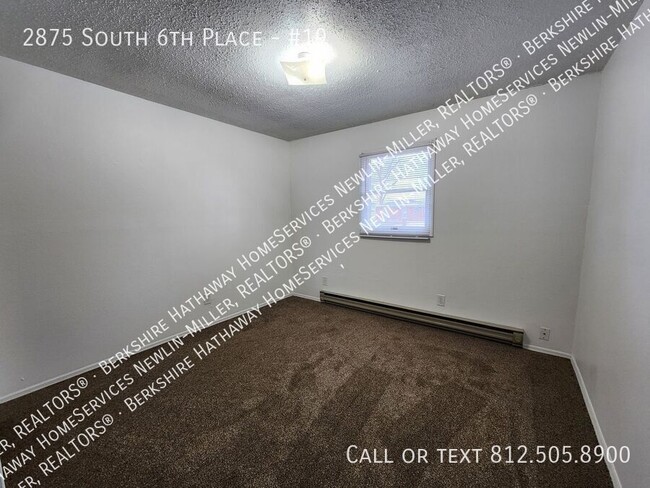 Building Photo - 2 Bedroom Apartment Close to Mall