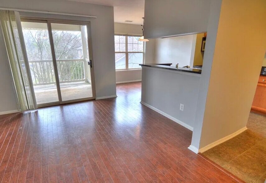 Building Photo - 1707 Ascot Way