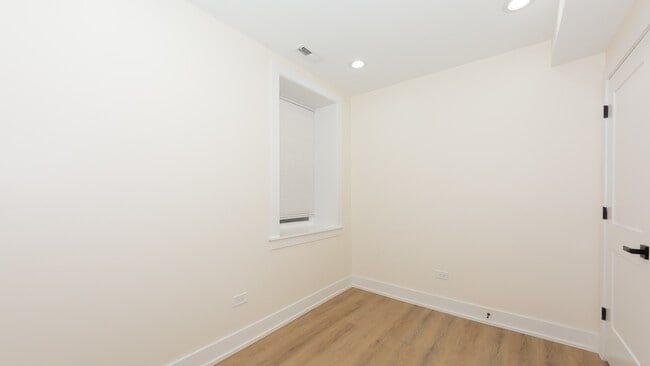 Building Photo - 2036 N Hoyne Ave