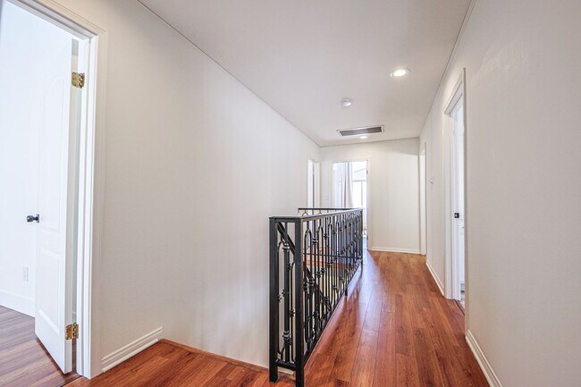 Building Photo - Fully Renovated 4 Bed/3.5Bath Home with Garage + Private Yard