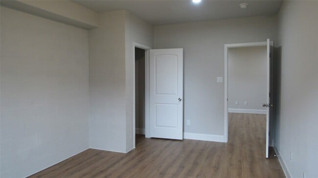Building Photo - 365 Deep Woods Ln