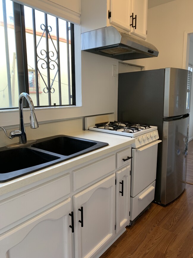 Kitchen - 1209 E Doidge Ct