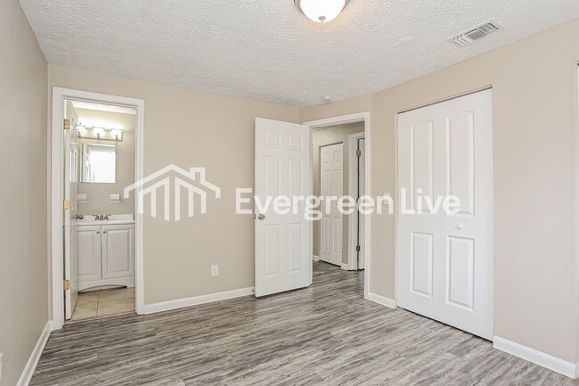 Building Photo - 327 Bonnlyn Dr