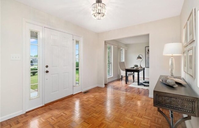 Building Photo - Spacious 4BR House in Bridgeton