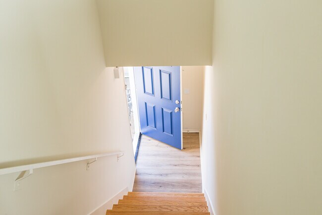 Building Photo - 1916 Clark Ln