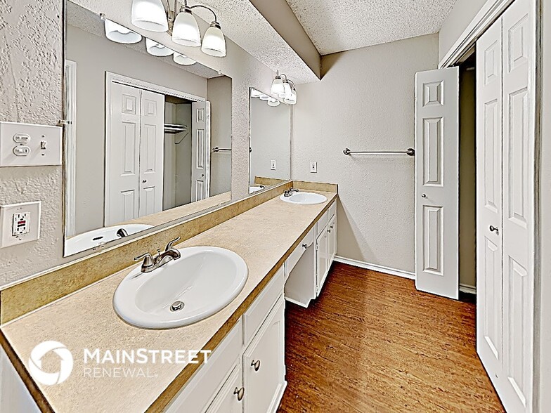 Building Photo - 808 Crystal Creek Ln