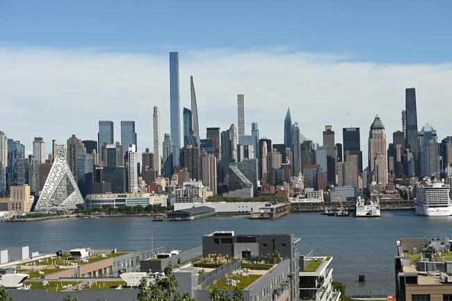 Building Photo - 17-19-19 Columbia Terrace