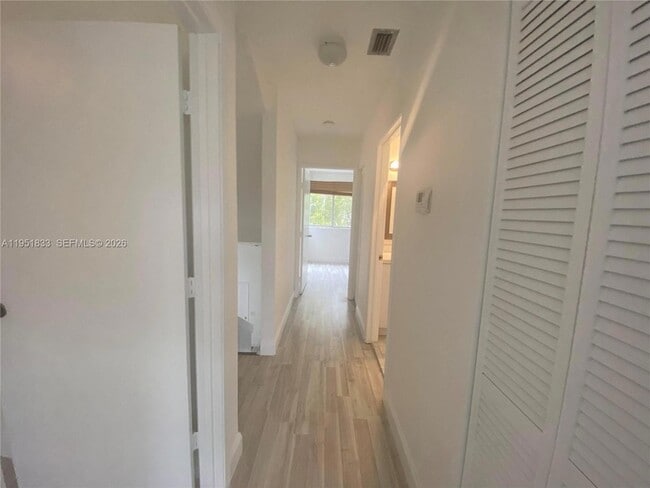 Building Photo - 654 Woodgate Cir